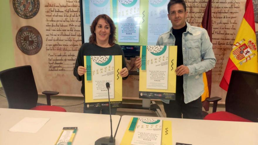 La concejala de Juventud, Sandra Otero, y el productor de la gala, Miguel Álvarez. | E. P.