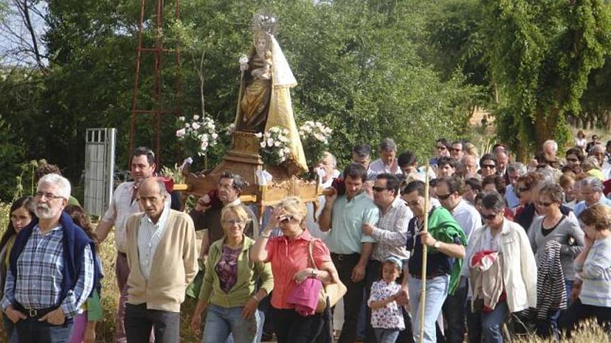 Subida a la ermita de la Virgen del Socastro en Villamayor