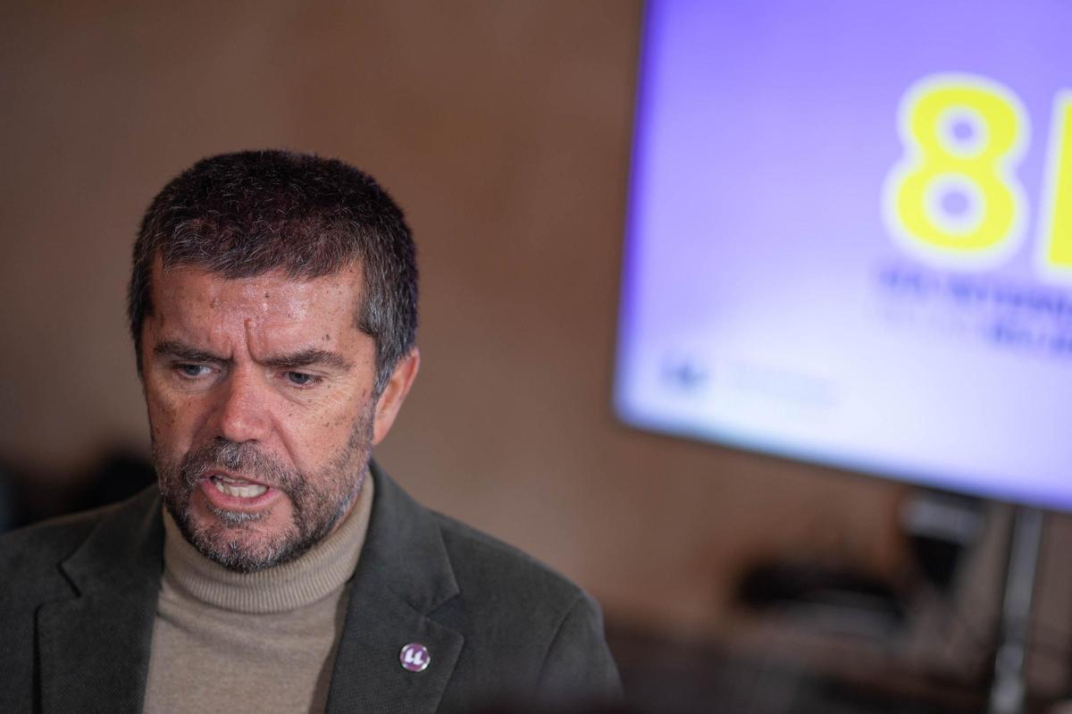 El rector de la ULL, Francisco García, durante el acto conmemorativo del 8-M en la ULL