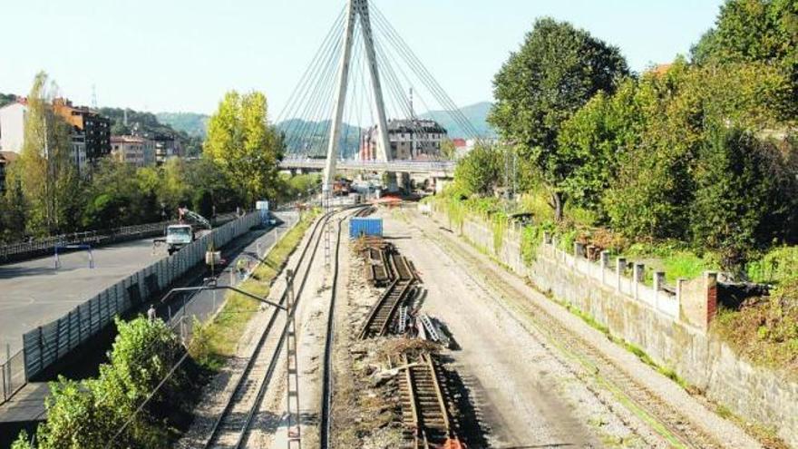 Una de las zonas afectadas por las obras de soterramiento de las vías de Feve en Langreo.
