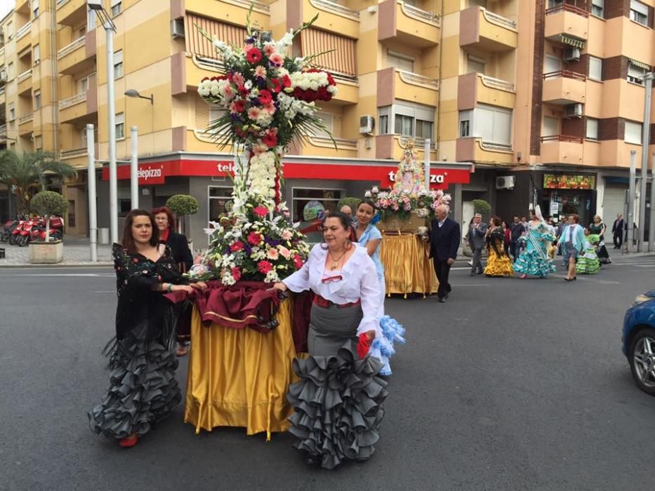 El Centro Andaluz de Alaquàs celebra la fiesta de las Cruces de Mayo