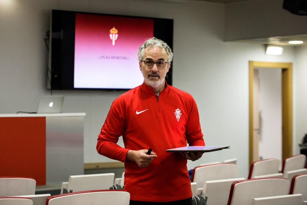 Rueda de prensa del director deportivo del Sporting, Miguel Torrecilla