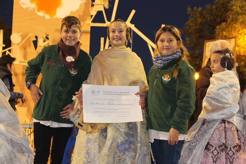 Entrega de los certificados de la Unesco a las Fallas infantiles