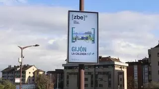 La Zona de Bajas Emisiones de La Calzada recibe un nuevo empujón tras cinco años enredada en trámites