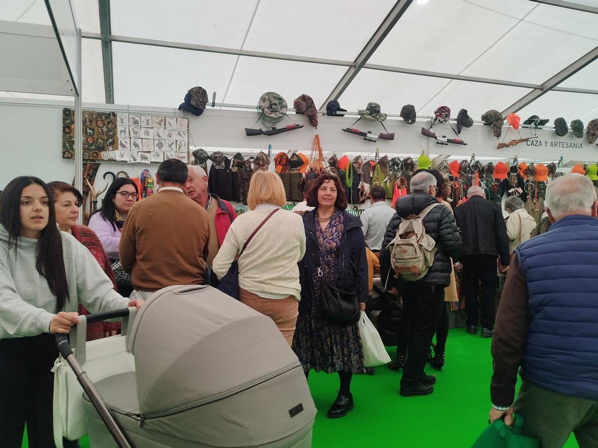 La jornada dominical de la Feria del Salmón de Cornellana (Salas), en imágenes
