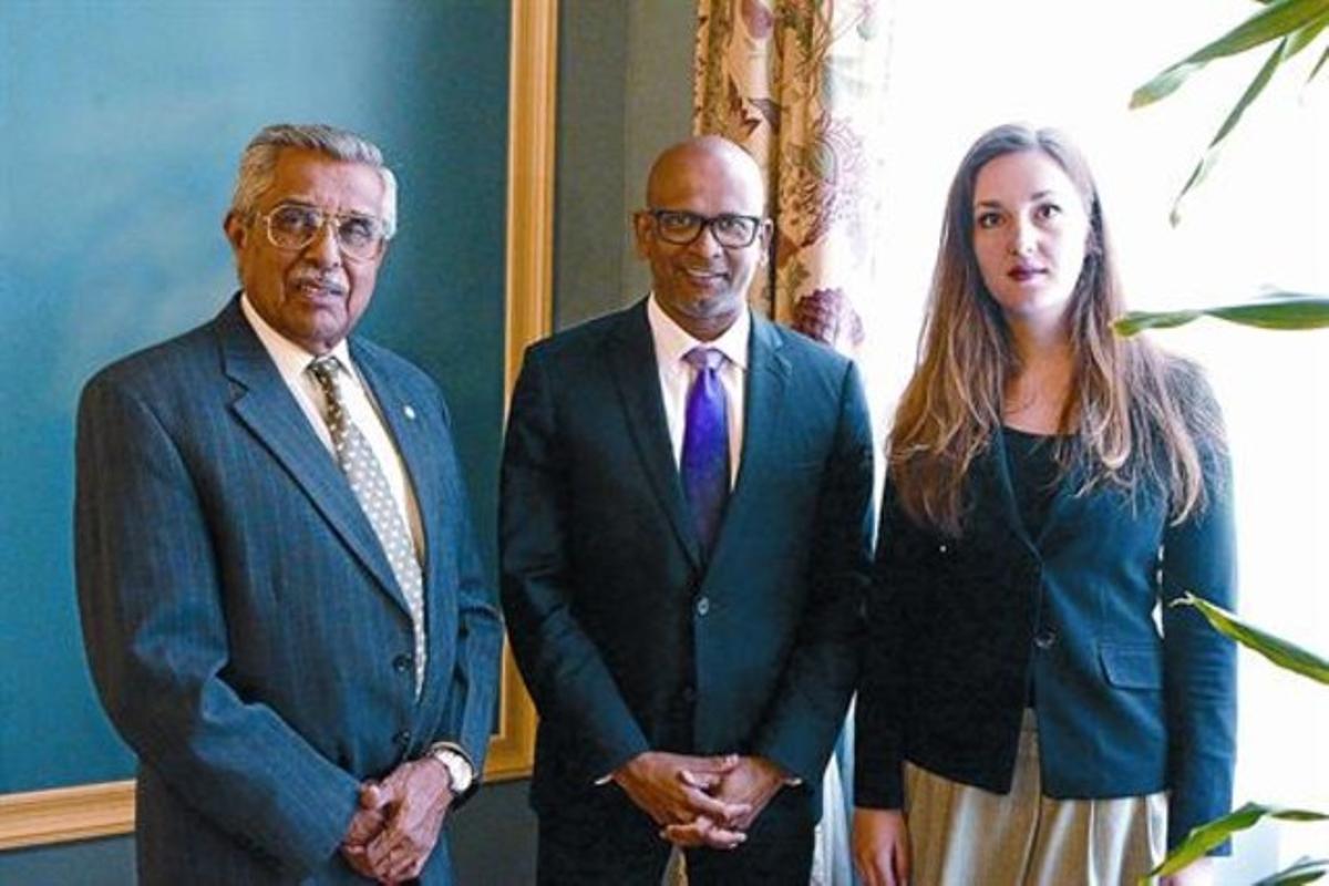 Els membres de la comissió de verificadors Satish Nambiar, Ram Manikkalingam i Fleur Ravensbergen, ahir a Bilbao. Els membres de la comissió de verificadors Satish Nambiar, Ram Manikkalingam i Fleur Ravensbergen, ahir a Bilbao.
