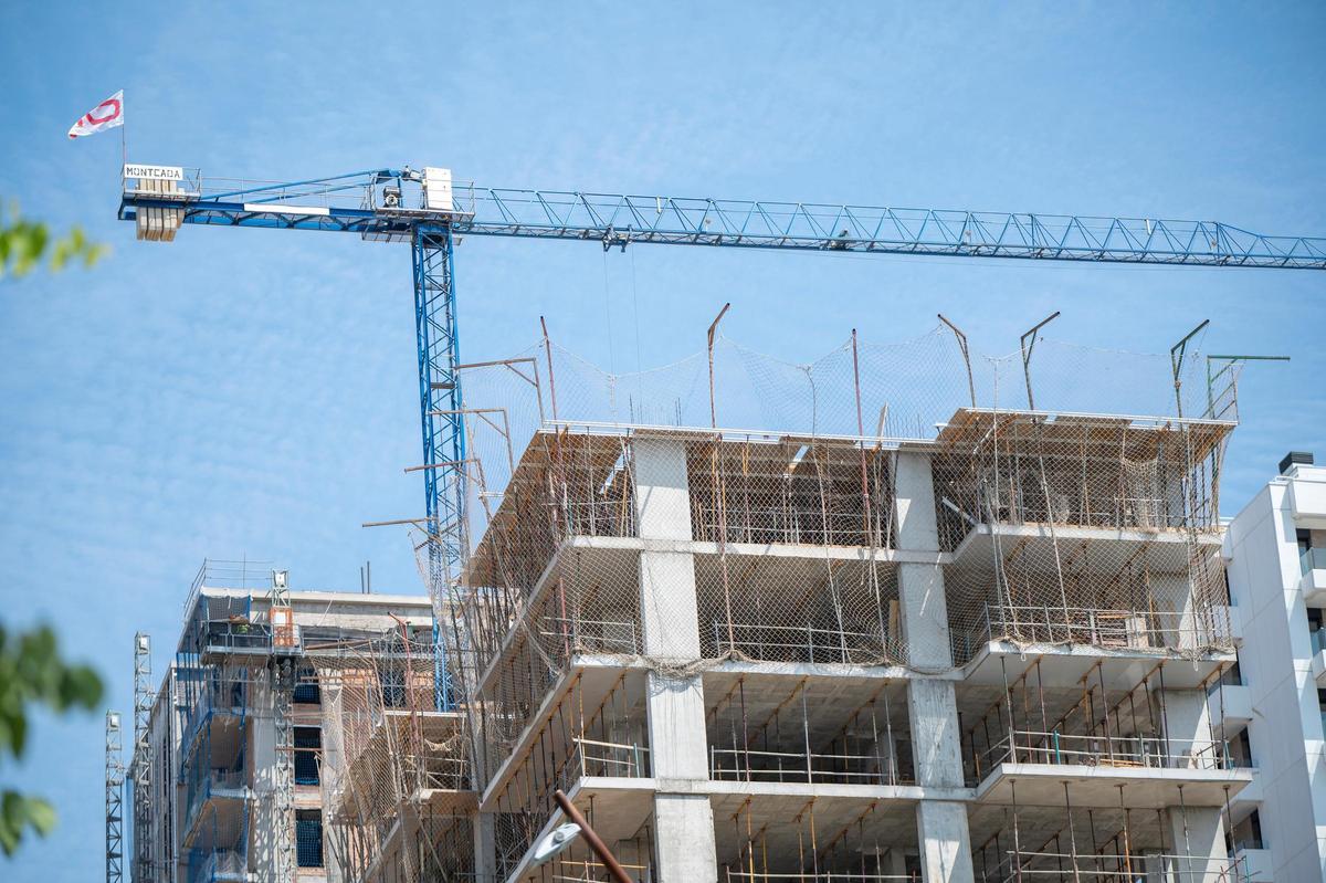 Pisos en construcción en el Baix Llobregat