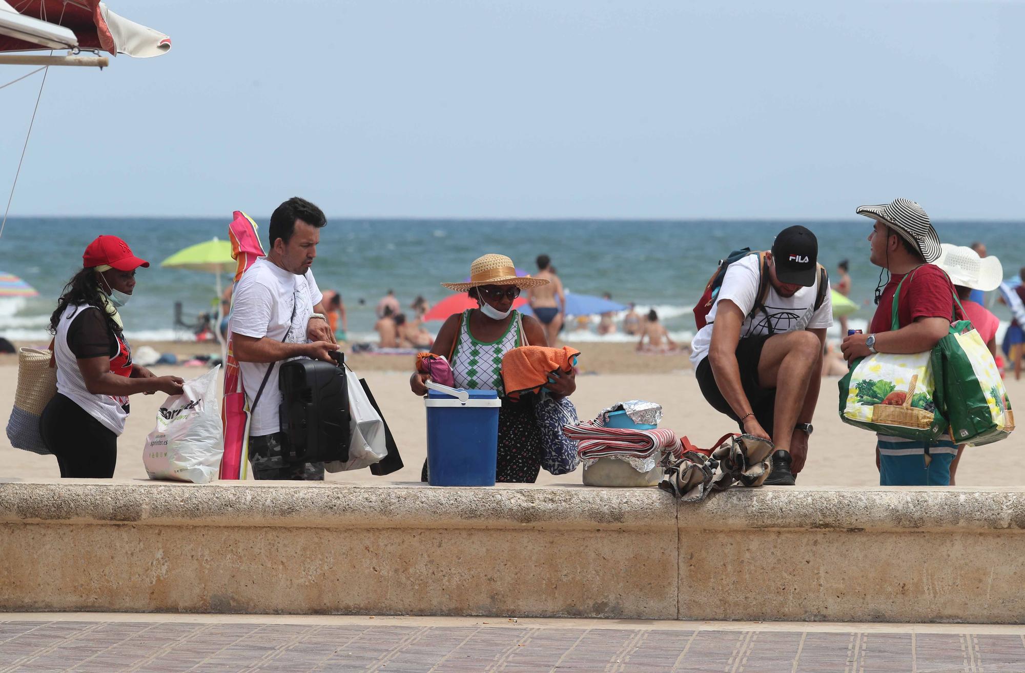 La playa y las terrazas, de nuevo, llenas