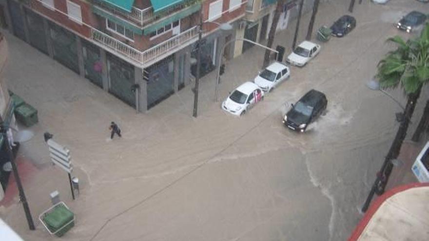 Imagen reciente de inundaciones en la avenida Ancha de Castelar de San Vicente.