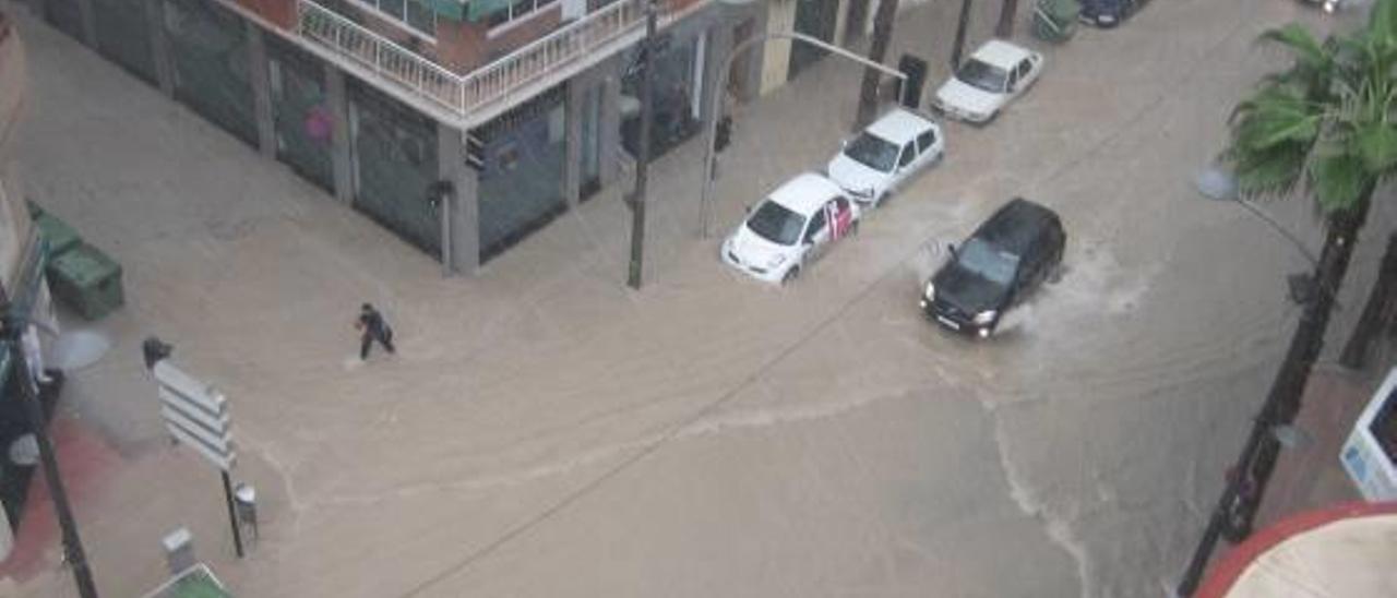 Imagen reciente de inundaciones en la avenida Ancha de Castelar de San Vicente.