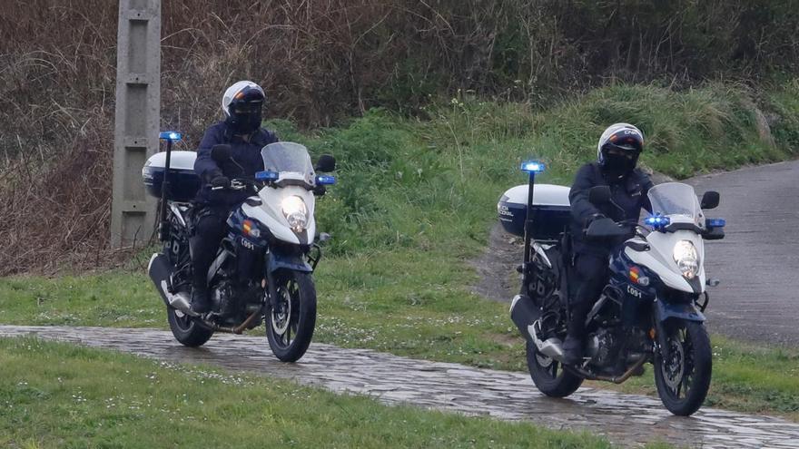 Agentes de la Policía en una búsqueda de otra desaparecida en Asturias.