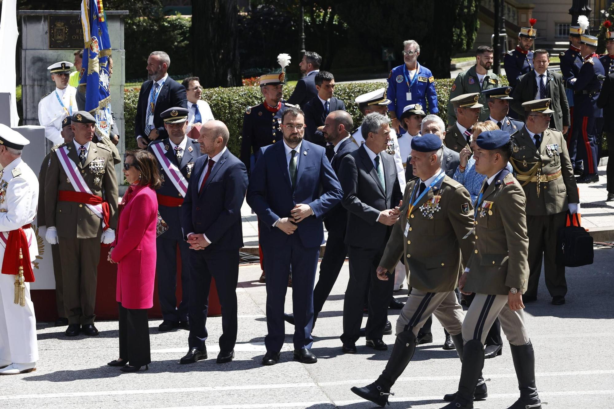 EN IMÁGENES: Así fue el multitudinario desfile en Oviedo por el Día de las Fuerzas Armadas