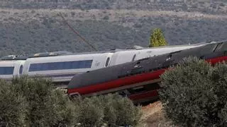 El accidente de los dos trenes de alta velocidad en Toledo enciende la huelga de maquinistas de este jueves