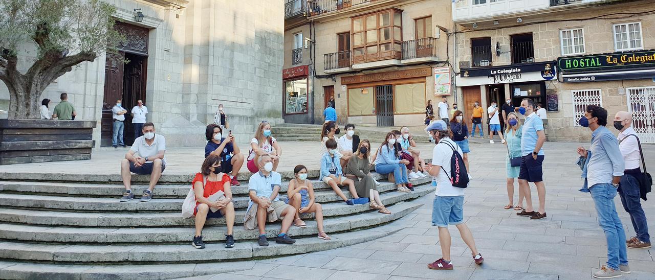 Visitantes en el Casco Vello de Vigo.