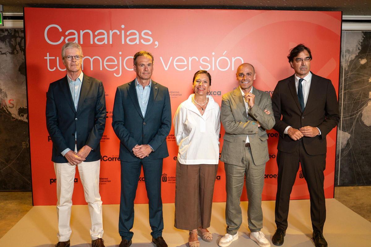 De izquierda a derecha: Martí Saballs, director de Información Económica de Prensa Ibérica y moderador del acto; David Pérez-Dionis Chinea, director general de Coordinación Orgánica y Proyectos Estratégicos del Gobierno de Canarias; Isabel Morillo, directora de El Correo de Andalucía; Alfonso Cabello, presidente de PROEXCA; y Pablo Martín, CEO de PROEXCA.