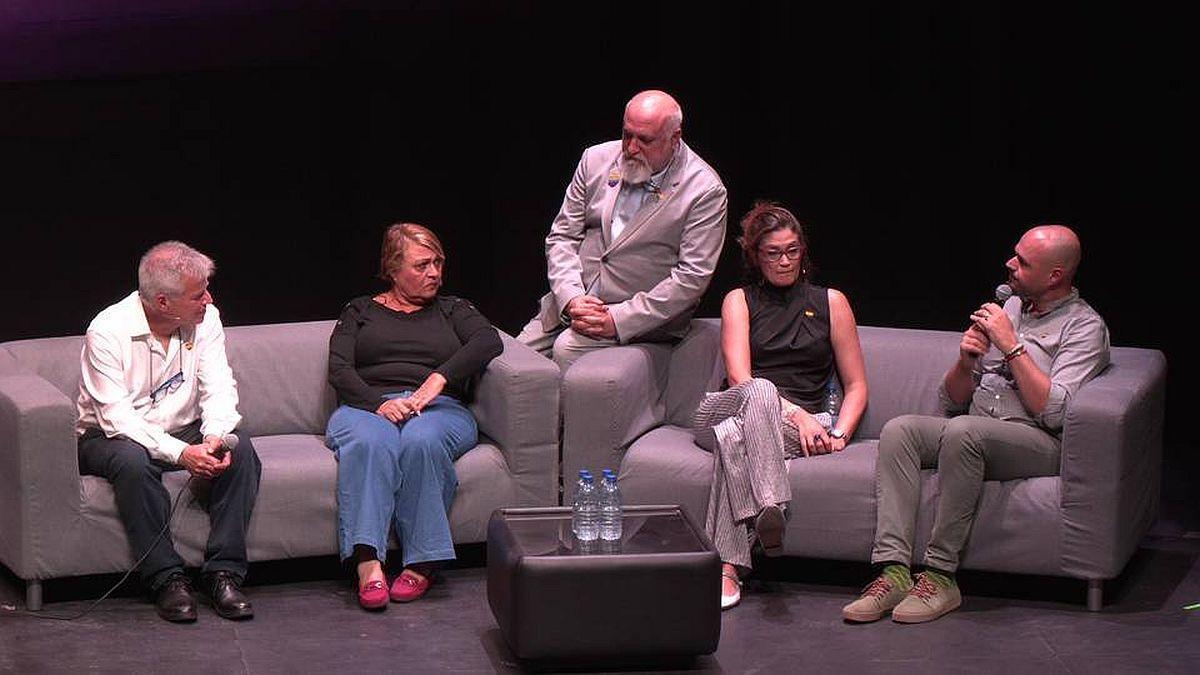 Imagen de uno de los momentos de la conferencia de Marikas Rurales centrada en la prevención de la conducta suicida, desarrollada en el Centro Cultural Federico García de Ingenio.Lorca