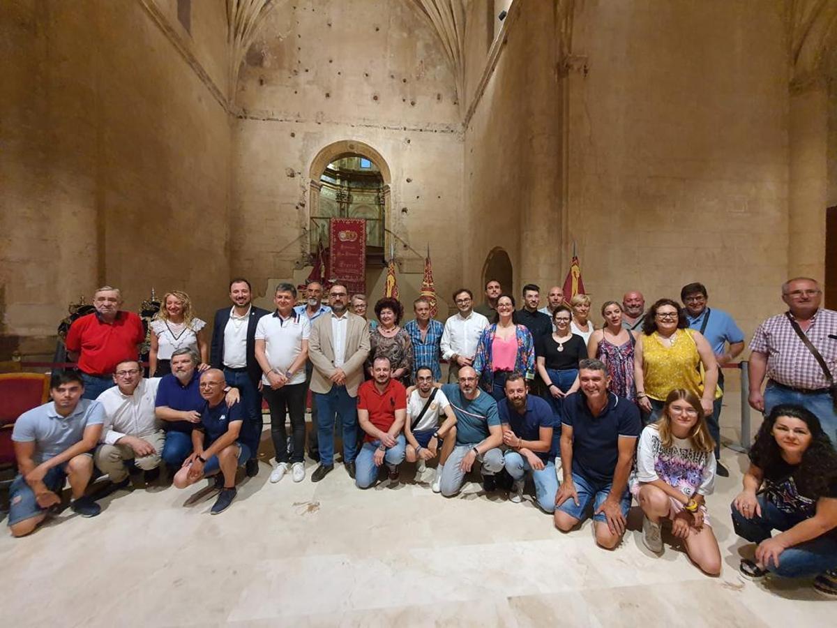 Francisco Morales, Luis Torres del Alcázar y Diego José Mateos, (c), con los asistentes a la asamblea general extraordinaria de la Federación San Clemente.