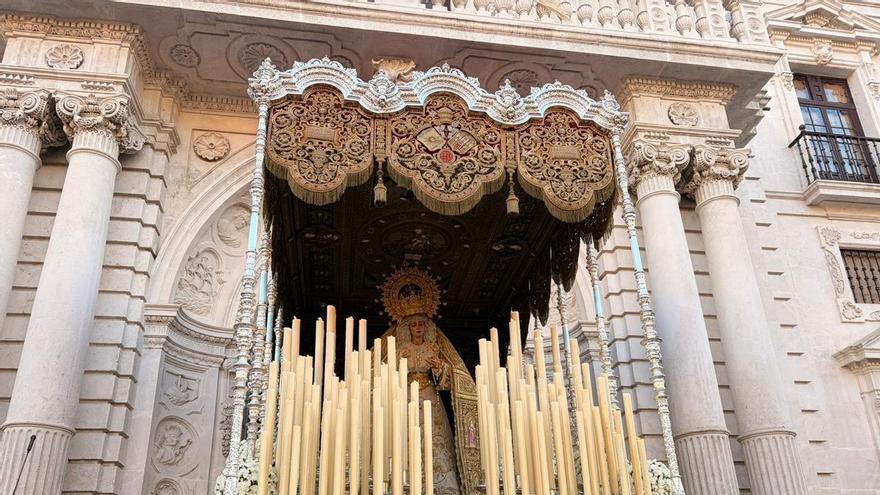 Vídeo | Sale la Virgen de la Angustia de la Hermandad de los Estudiantes