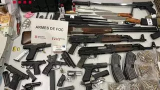 Los narcos reclutan pistoleros con armas de guerra para proteger la droga en Catalunya