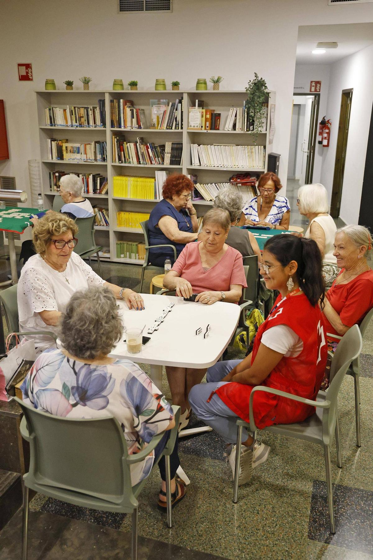 Les imatges de l'activitat comunitària a l'Espai Cívic Mercadal