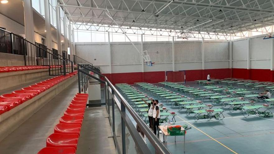 Polideportivo de Montehermoso, antes de la llegada de los evacuados por el fuego de Las Hurdes.