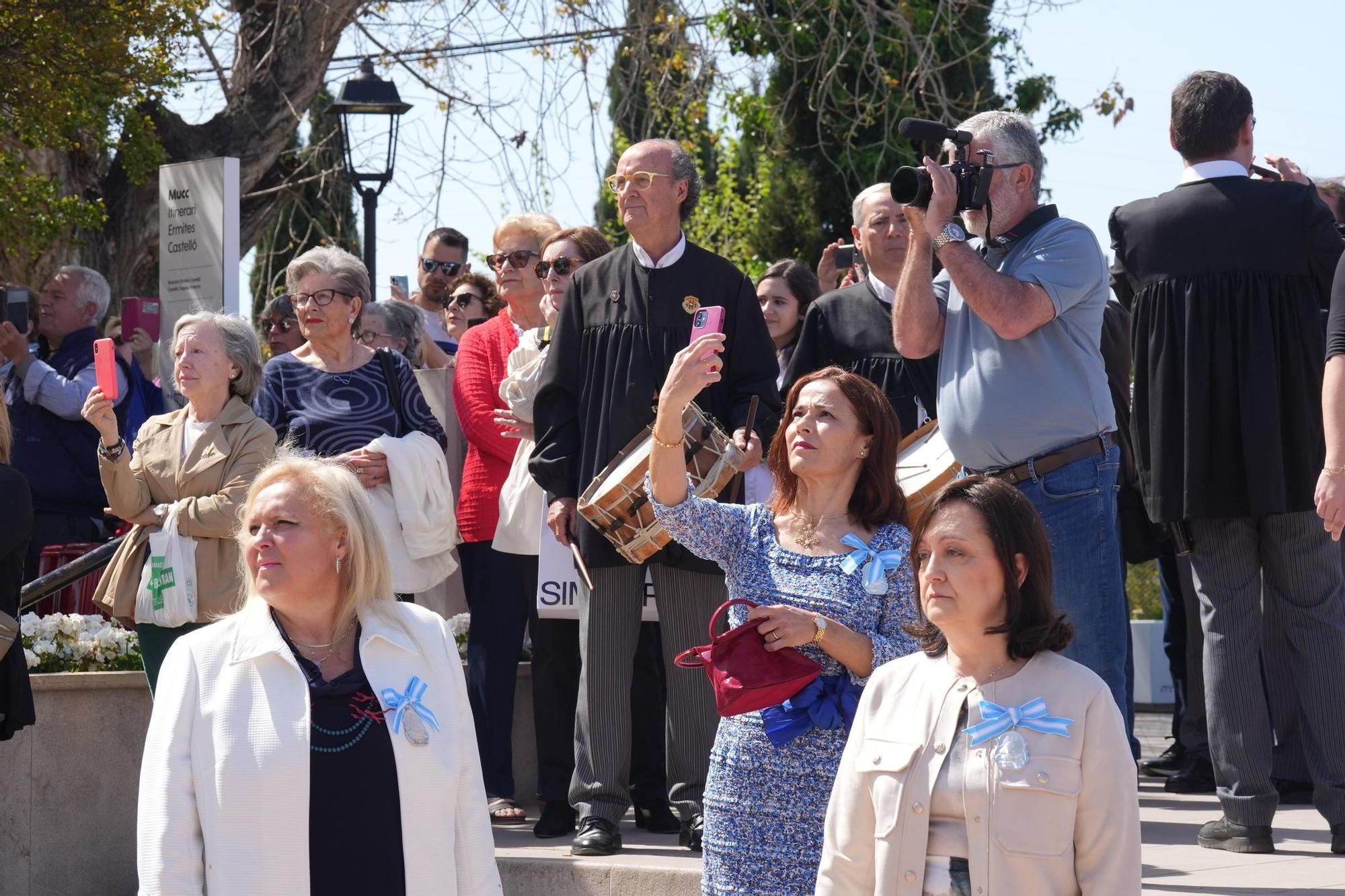 Galería de imágenes: La Virgen del Lledó sale de la basílica para ir a la ciudad