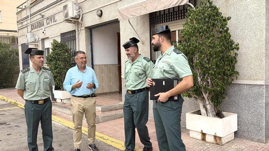 La Subdelegación del Gobierno y el coronel jefe de la Comandancia de Alicante subrayan que las infracciones penales han bajado un 9% este año y Torrevieja es una ciudad «segura»