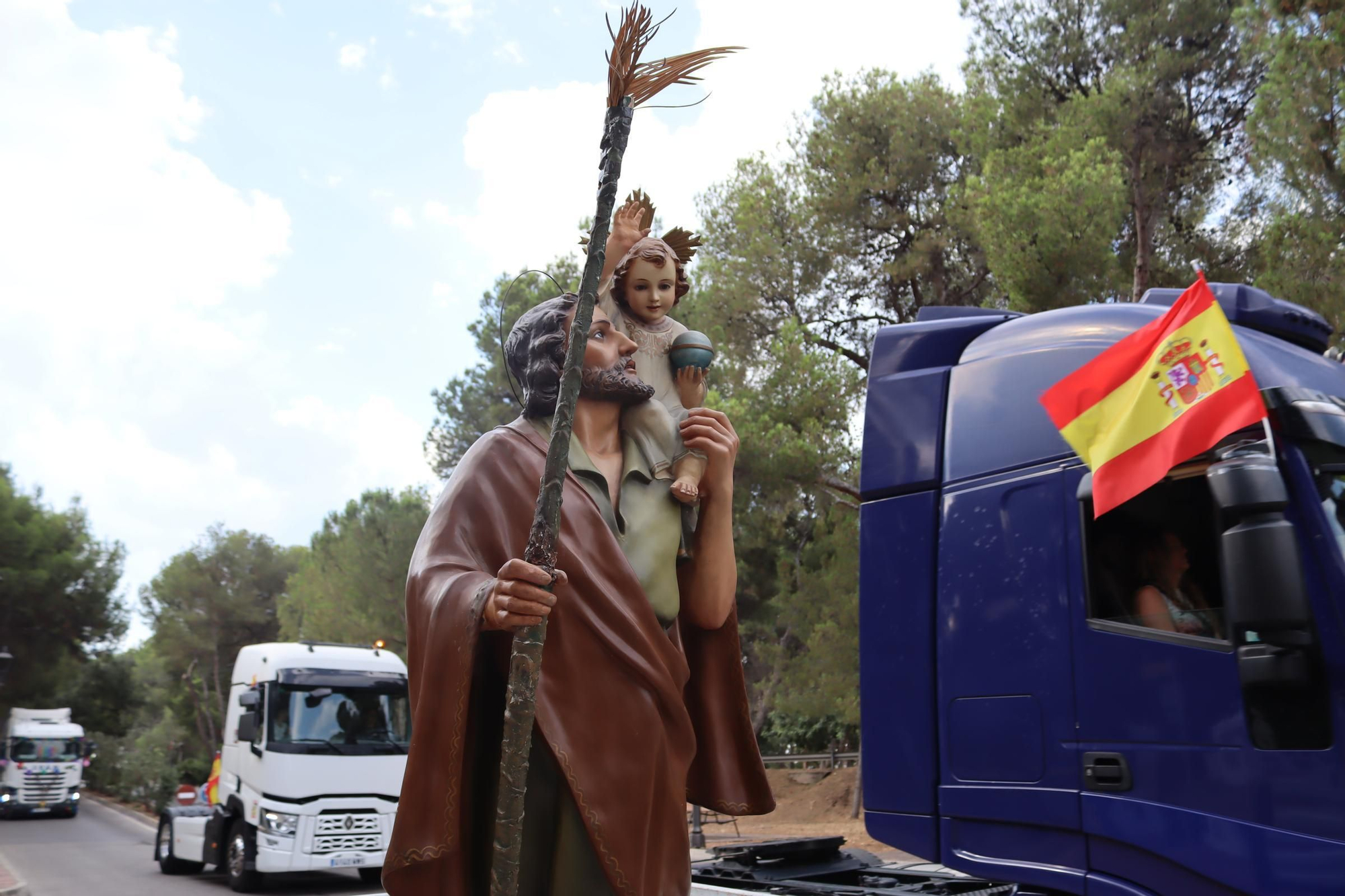 Vila-real celebra la festa de Sant Cristòfol amb la benedicció i desfilada de camions