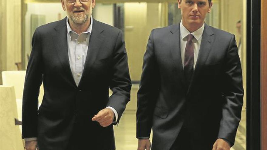 Rivera endurece las condiciones del aval a Rajoy tras el 21-D