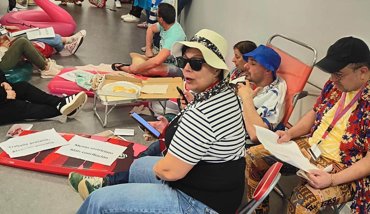 Participantes en la protesta de hoy en el Cunqueiro.