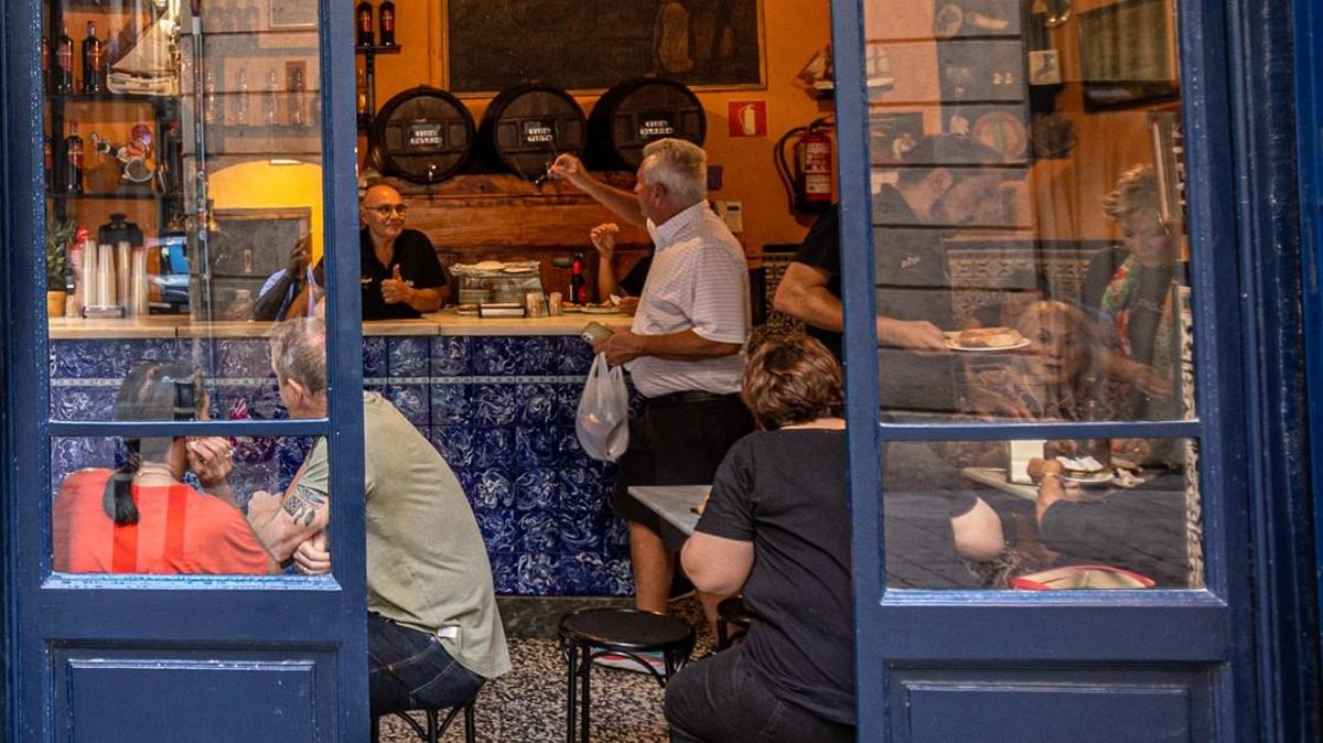 Interior del local de Barcelona recomendado por Ferran Adrià para tomar el vermut.