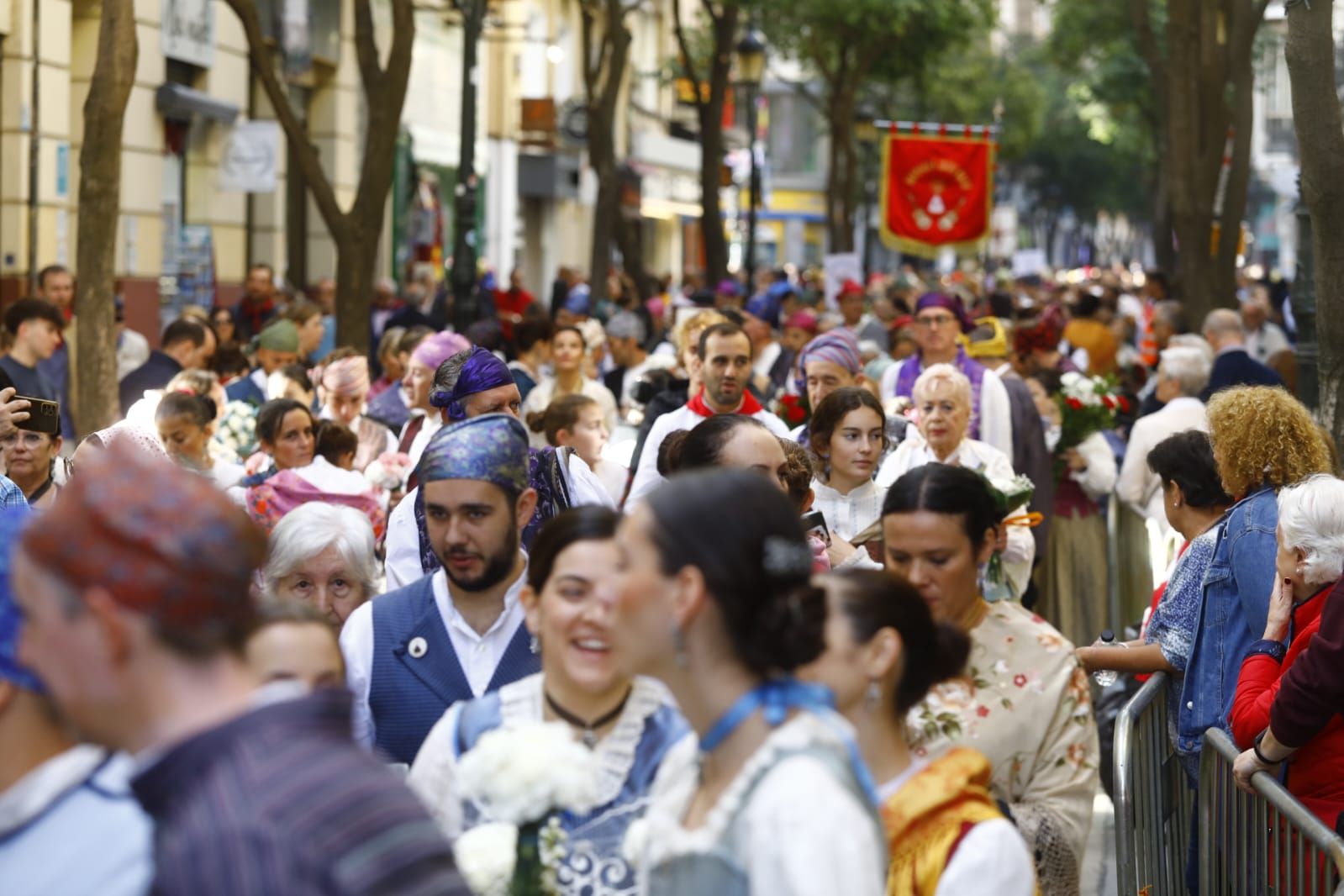 En imágenes | Zaragoza vive su día grande con la Ofrenda de Flores a la Virgen del Pilar