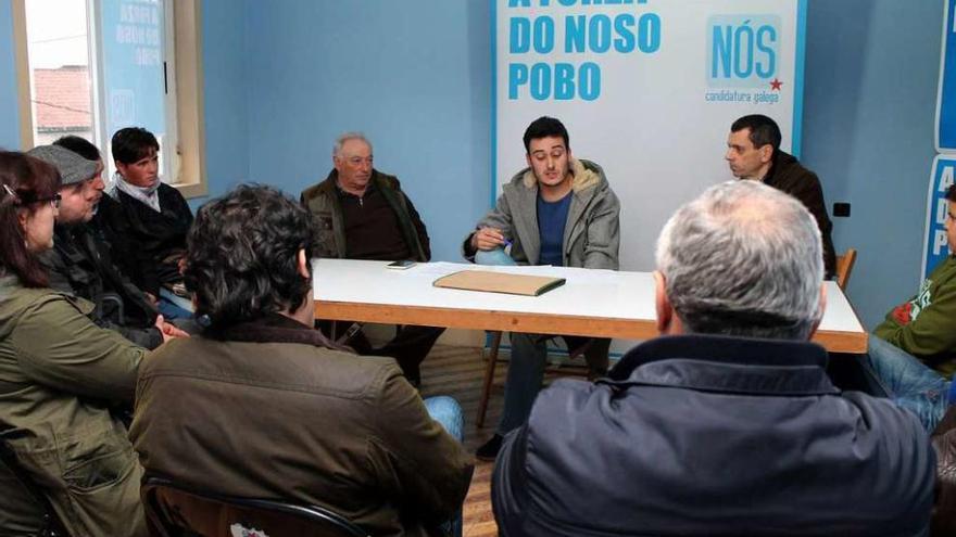 Imagen de la reunión, ayer, en A Estrada. // Bernabé/Javier Lalín