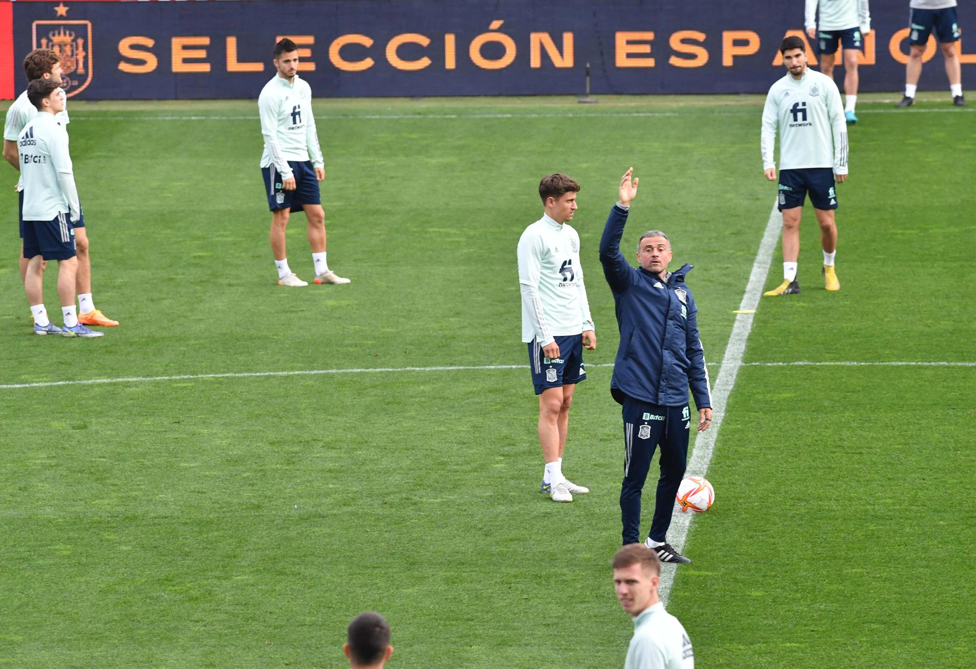 La selección española de fútbol entrena en Riazor para el partido contra Islandia