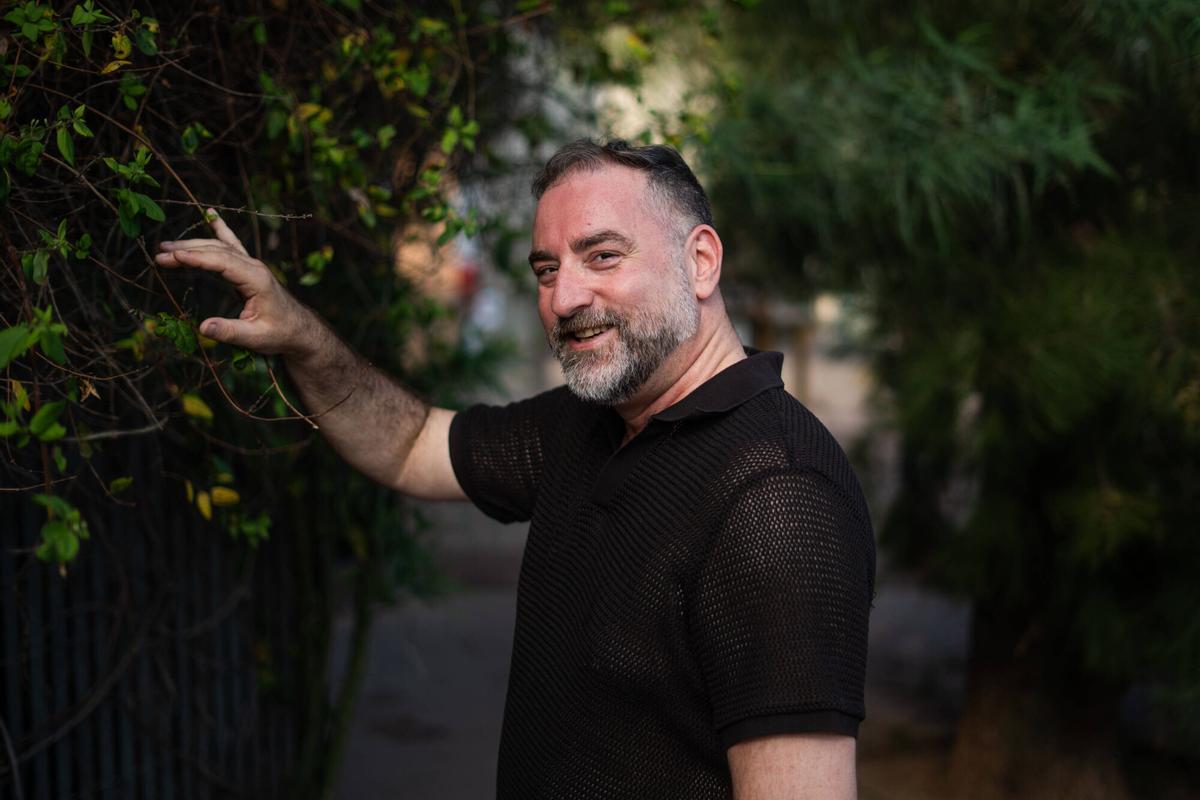 Gabriel J. Martín, psicòleg: "Per estimar-se millor, cal entendre què ha ferit l'autoestima dels homes gais"