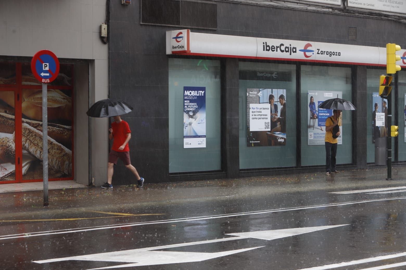 EN IMÁGENES | Así están las calles de Zaragoza por el tormentón de lluvia y granizo