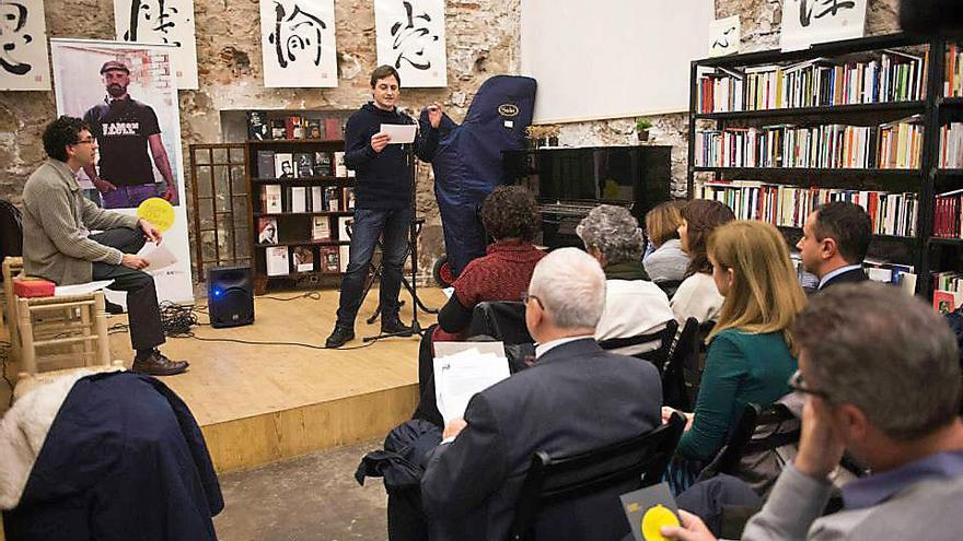 Lectura compartida de la ´Disputa de l´ase´ a la llibreria Calders de Barcelona.