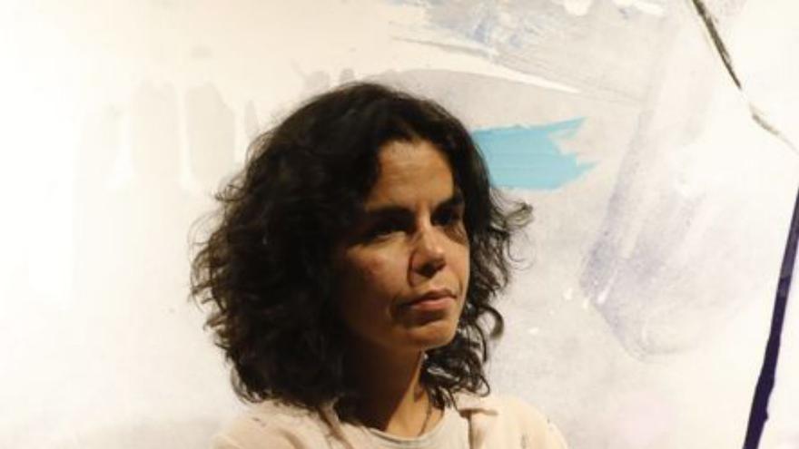 La artista avilesina Alba Escayo se trae el cielo para el cartel de la próxima Noche Blanca