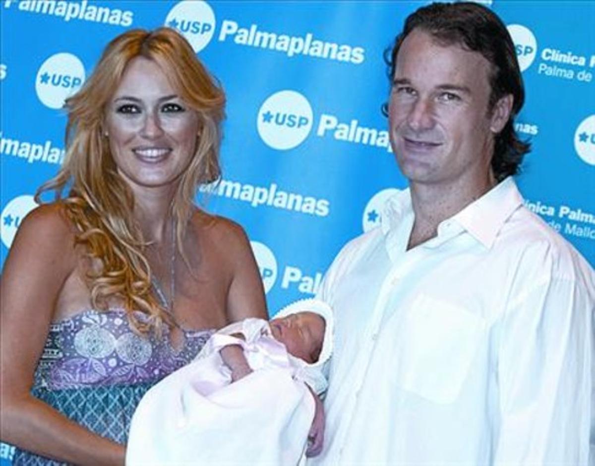 Carolina Cerezuela i Carlos Moyà presenten Carla, la seva primera filla_MEDIA_1