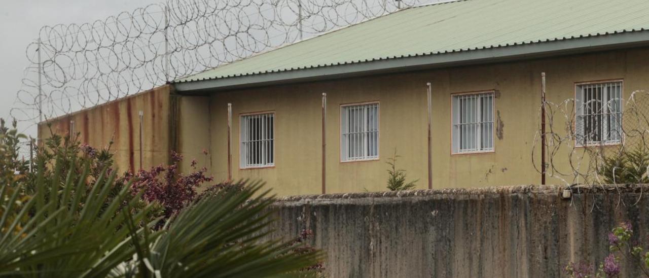 La cárcel de Asturias reanuda los permisos y los contactos familiares en los locutorios