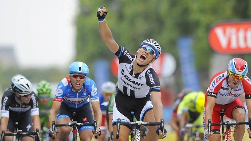 Kittel vence en el esprint de los Campos Elíseos en la fiesta de Nibali