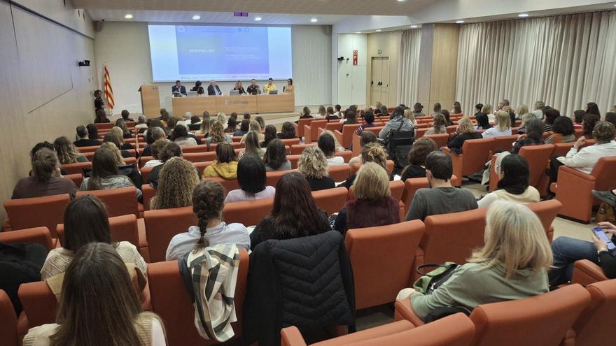Una mostra de l’interès que va generar la jornada és que va omplir la sala d’actes de Sant Joan de Déu | J.M.G.