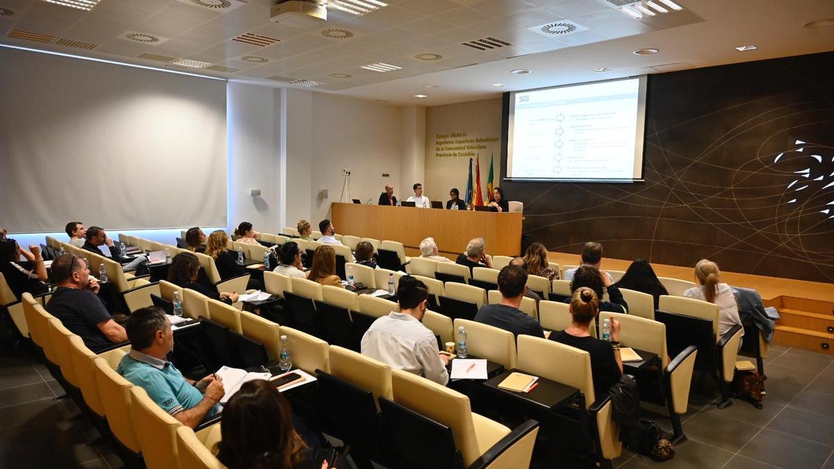 Reunión en la que representantes del azulejo de Castellón conocieron los cambios en la Quality Mark.