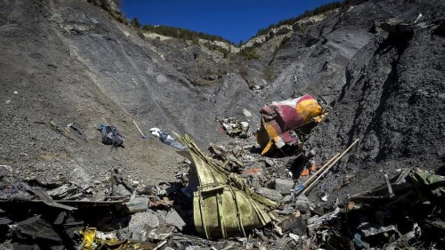 Los equipos de rescate siguen buscando la segunda caja negra del avión de Germanwings