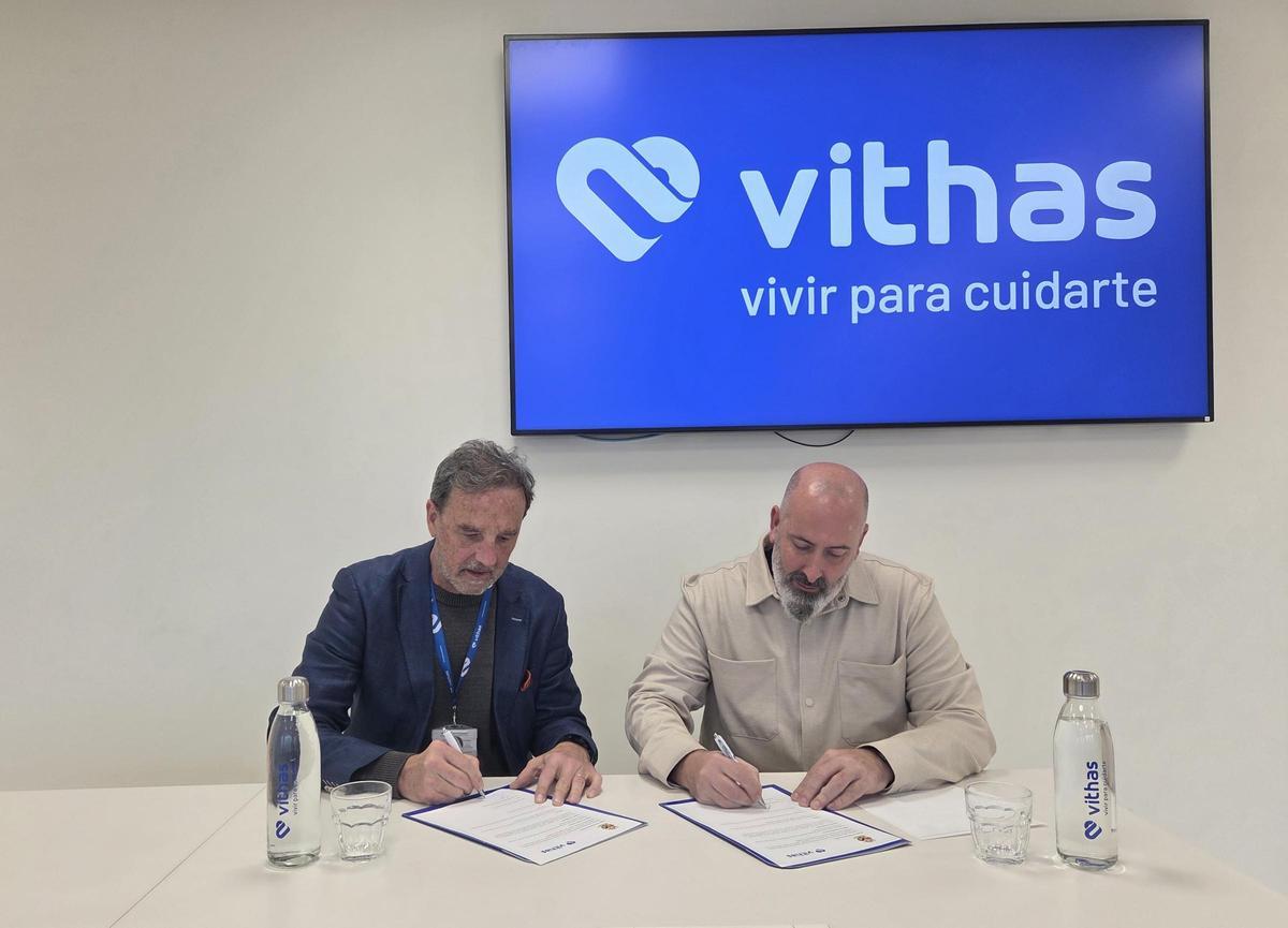 Firma del acuerdo entre el Hospital Vithas Valencia Turia y la Asociación Cultural Falla Gonzalo Tejero Langarita – Vicente Chuliá Campos (Falla Turianova).