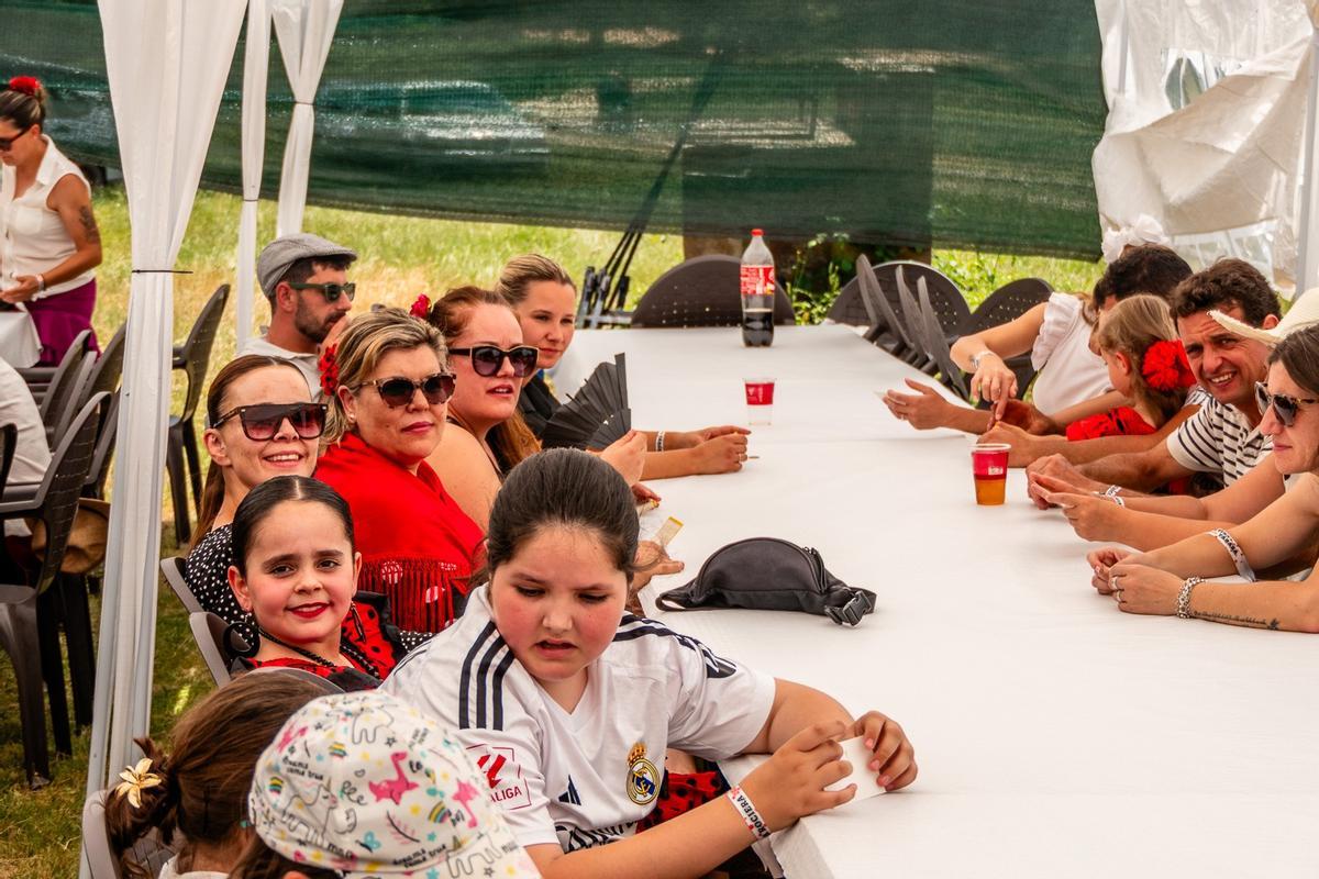 Sevillanas y lunes en Tábara: así celebra su particular feria rociera