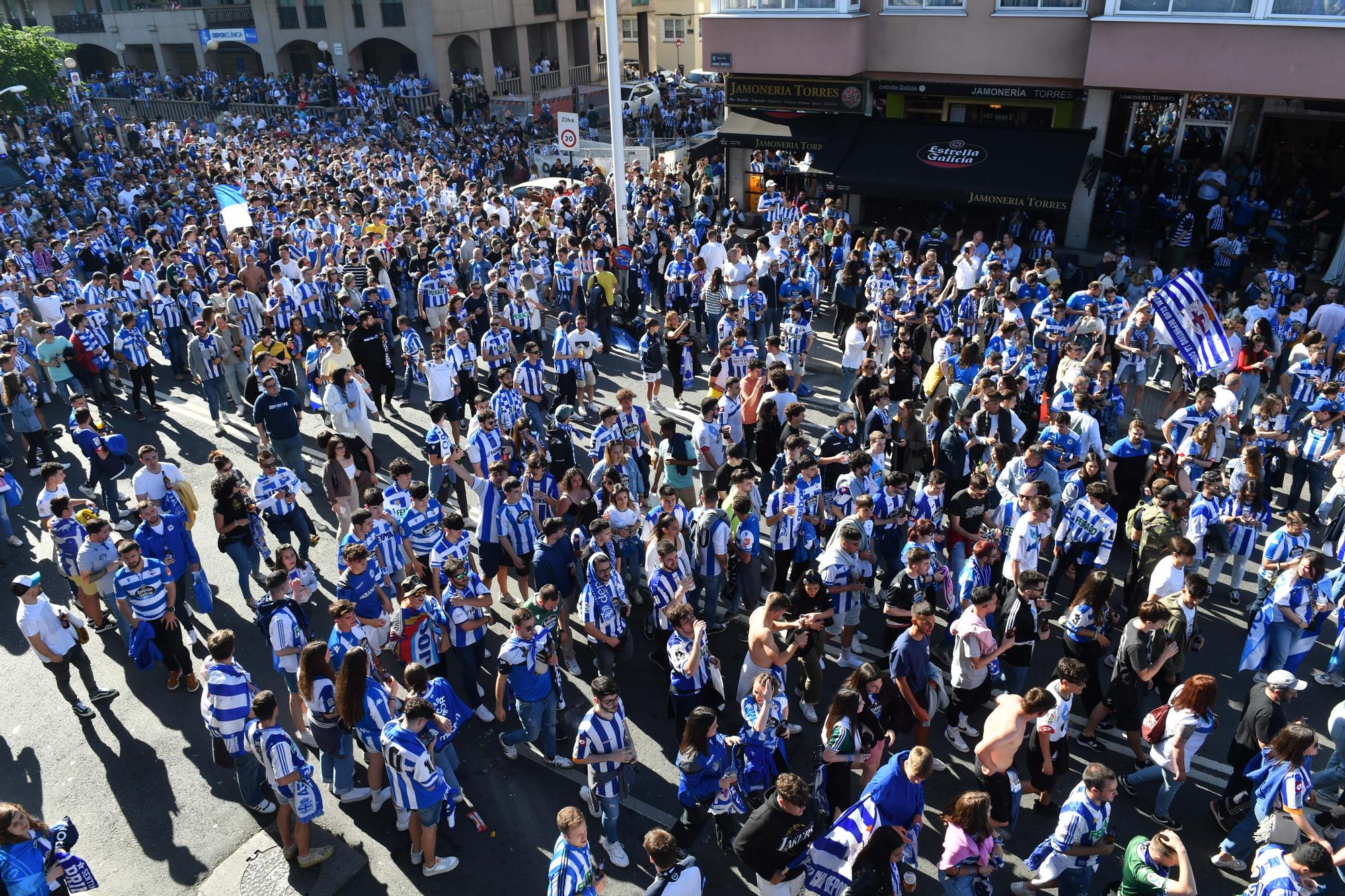 Recibimiento al Deportivo antes del partido frente al Linares