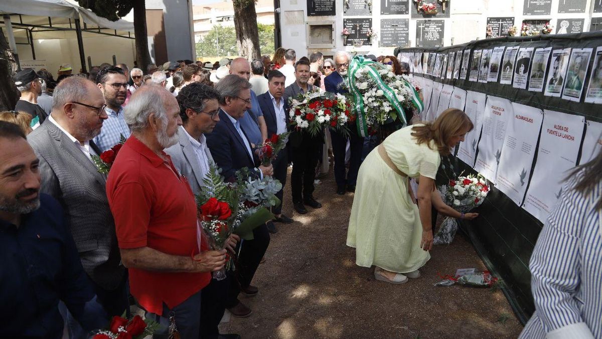 El Día del Recuerdo de las Víctimas del Golpe Militar y la Dictadura en el cementerio de la Salud.