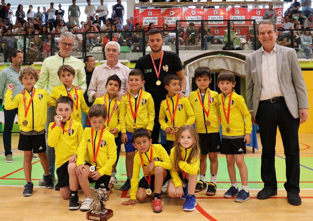 Imagen de los
equipos que
participaron en la
clausura. | // ALBA VILLAR
