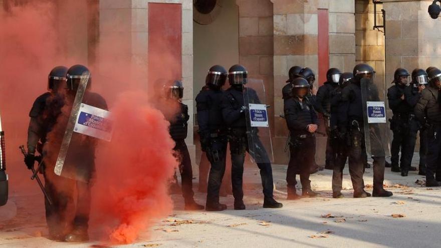 Els Mossos acordonen el Parlament